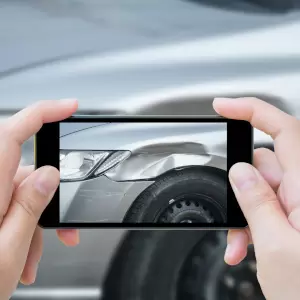 https://www.autoschadedehoop.nl/wp-content/uploads/2018/12/Mobiel_schade_melden_300x.jpeg